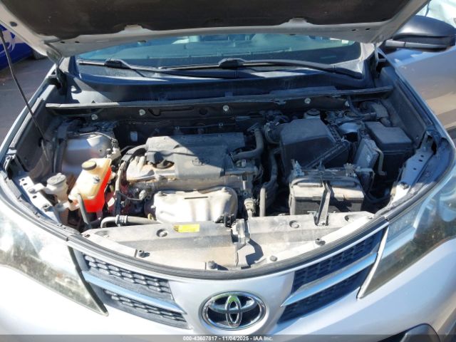 Toyota RAV4 Le Image 10