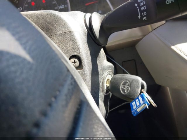 Toyota RAV4 Le Image 5