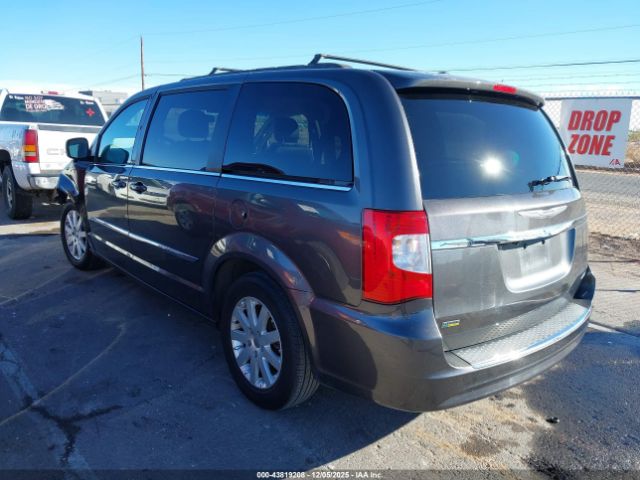 Chrysler Town & Country Touring Image 12