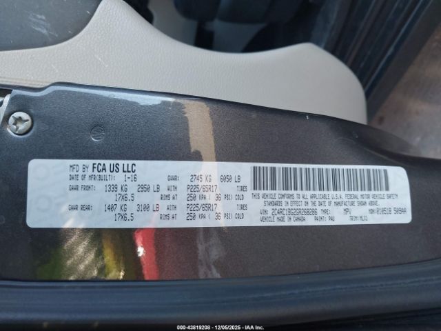 Chrysler Town & Country Touring Image 4