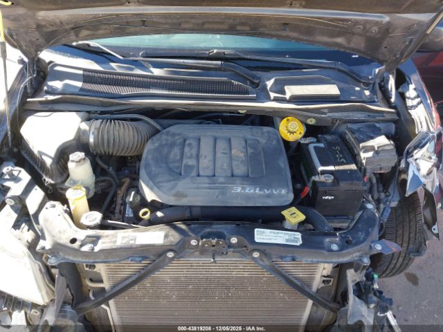 Chrysler Town & Country Touring Image 11