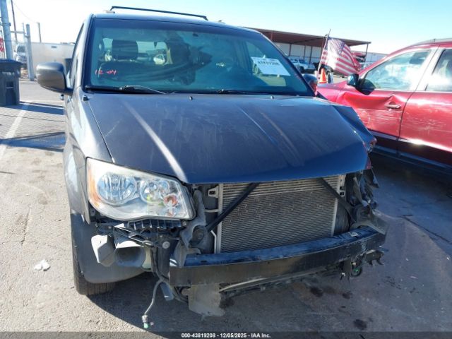 Chrysler Town & Country Touring Image 5