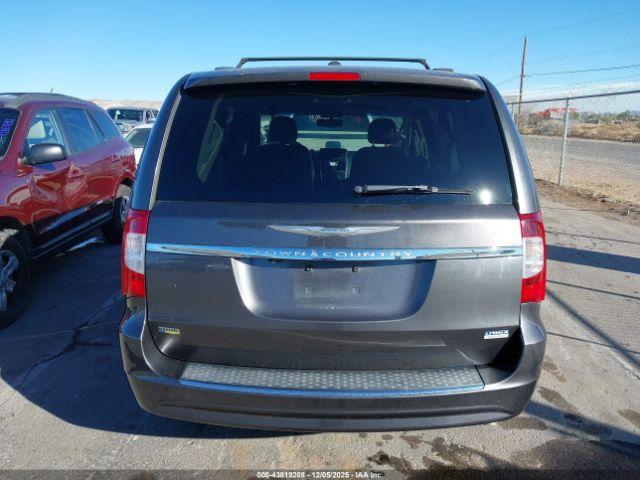 Chrysler Town & Country Touring Image 3