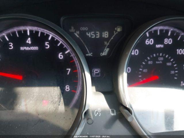 Nissan Versa 1.6 Sv Image 5