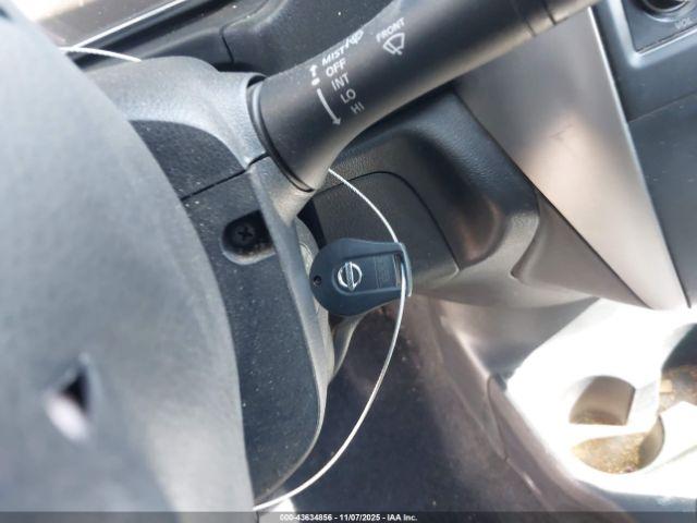 Nissan Versa 1.6 Sv Image 2