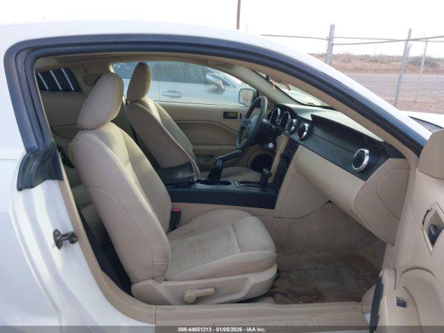 Ford Mustang Image 4