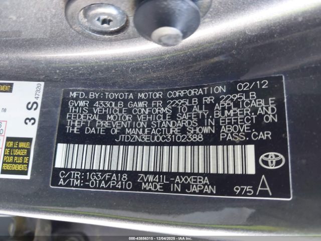 Toyota Prius v Three Image 6