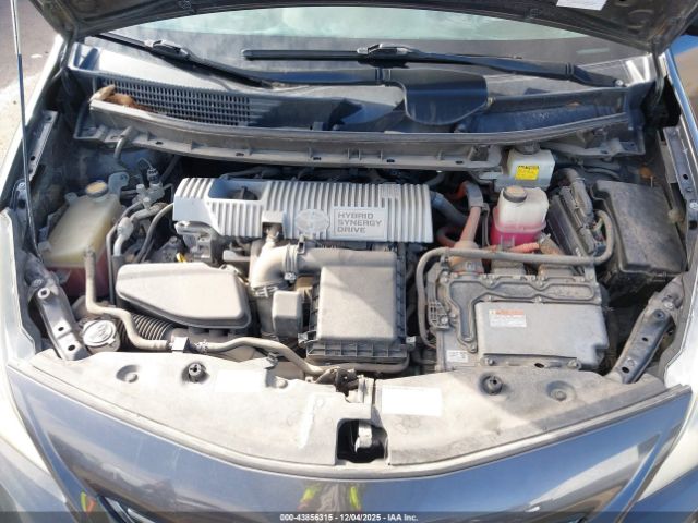 Toyota Prius v Three Image 2