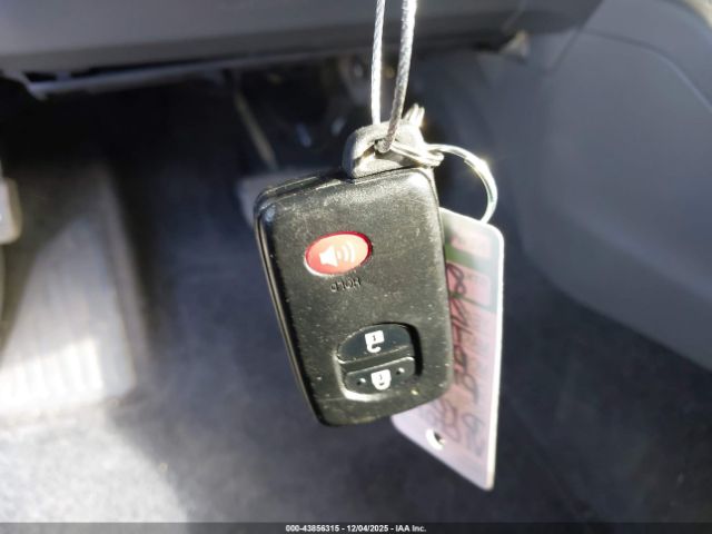 Toyota Prius v Three Image 8