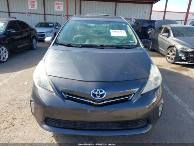 Toyota Prius v Three Image 9