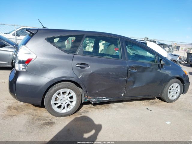 Toyota Prius v Three Image 15