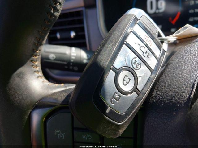 Ford F-150 Platinum Image 2