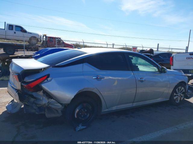 Nissan Altima S Fwd Image 9