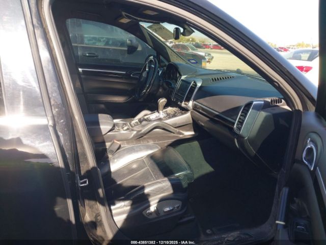 Porsche Cayenne S Image 13
