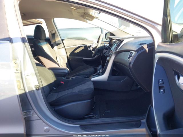 Hyundai ELANTRA Image 2