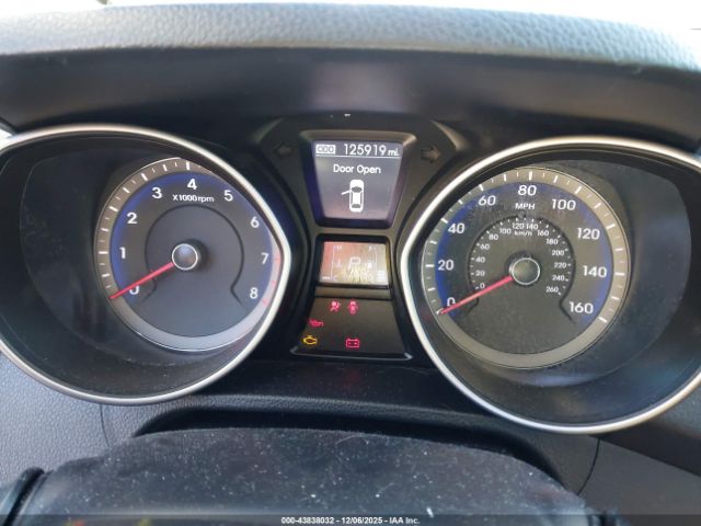 Hyundai ELANTRA Image 13