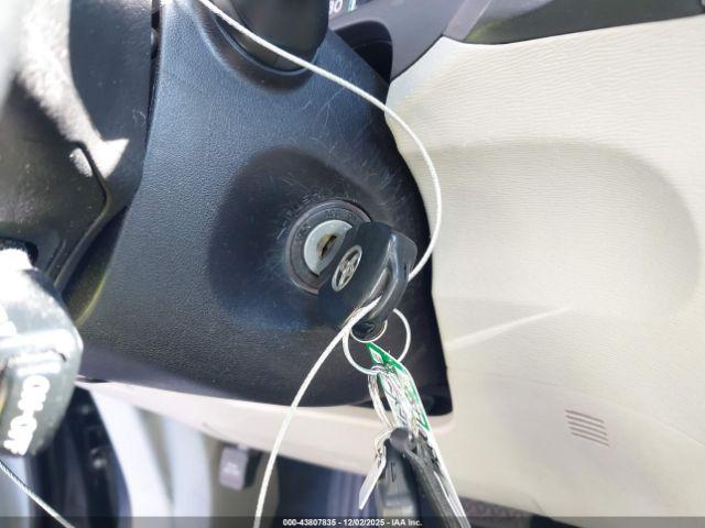 Toyota Venza Le Image 12