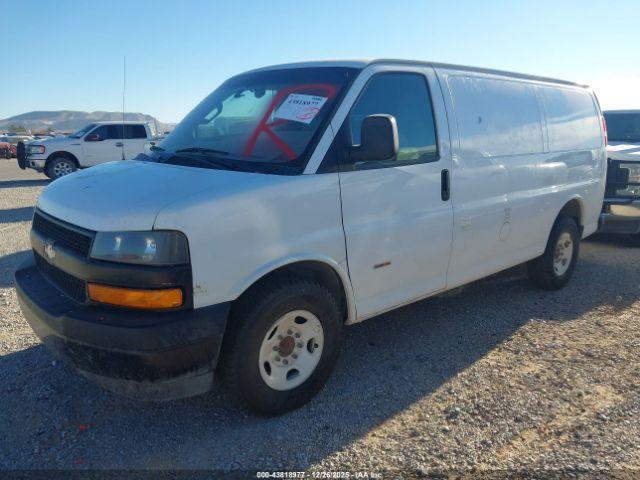 Chevrolet Express Work Van Image 17