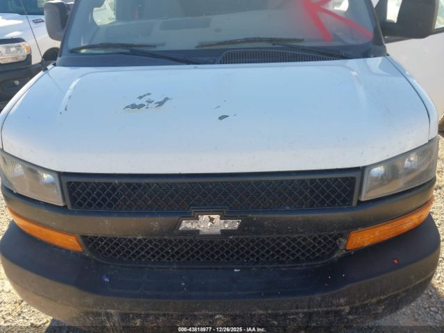 Chevrolet Express Work Van Image 5